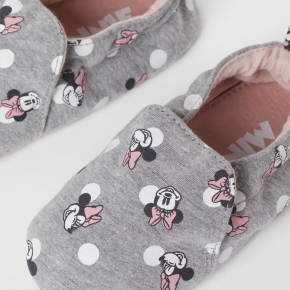 Two Pairs of Minnie Slippers Infant Size 0 ✨5 for $25✨Bundle and Save! - Picture 3 of 4
